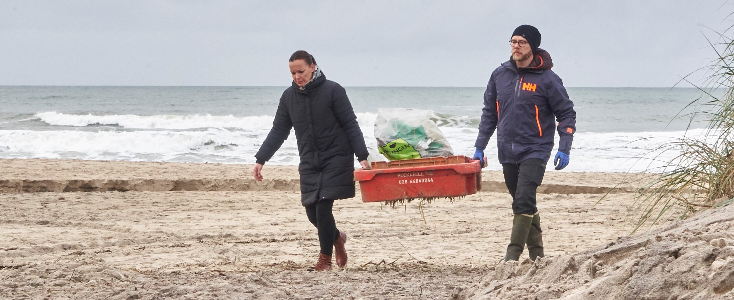 Vi kaster julegaven i havet